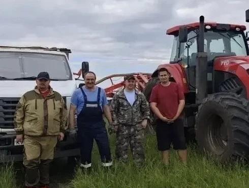 Сергиевские механизаторы ведут сев подсолнечника и сои