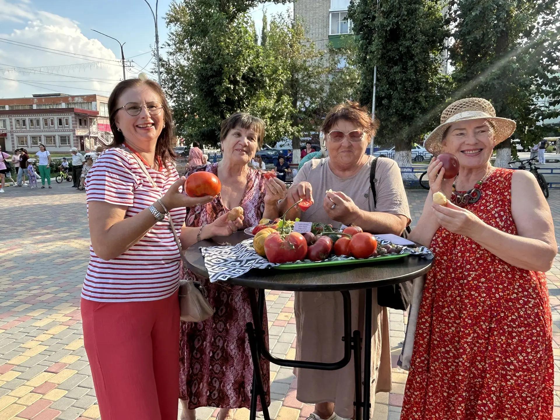 Калининцы весело отпраздновали «Помидорный Новый год»